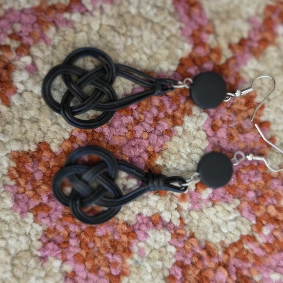 Mixed Jewelry Bag Of Earrings with Gold and Silver Tones - Picture 11 of 16